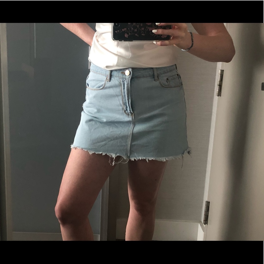 Forever21 light denim miniskirt distressed size 28